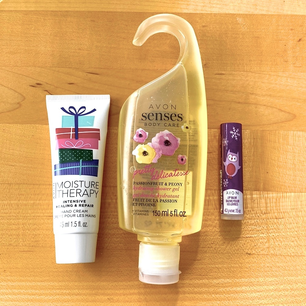 NWT Combo hand cream lipbalm shower gel moisture hydrating therapy Avon Gift Set